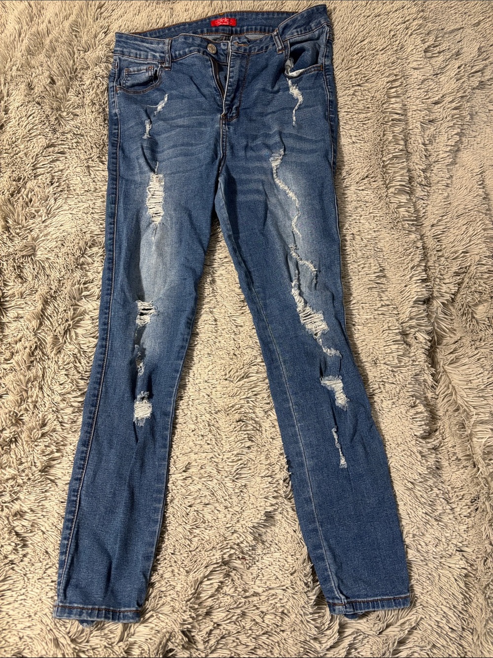 Distressed Skinny Jeans in Dark Blue